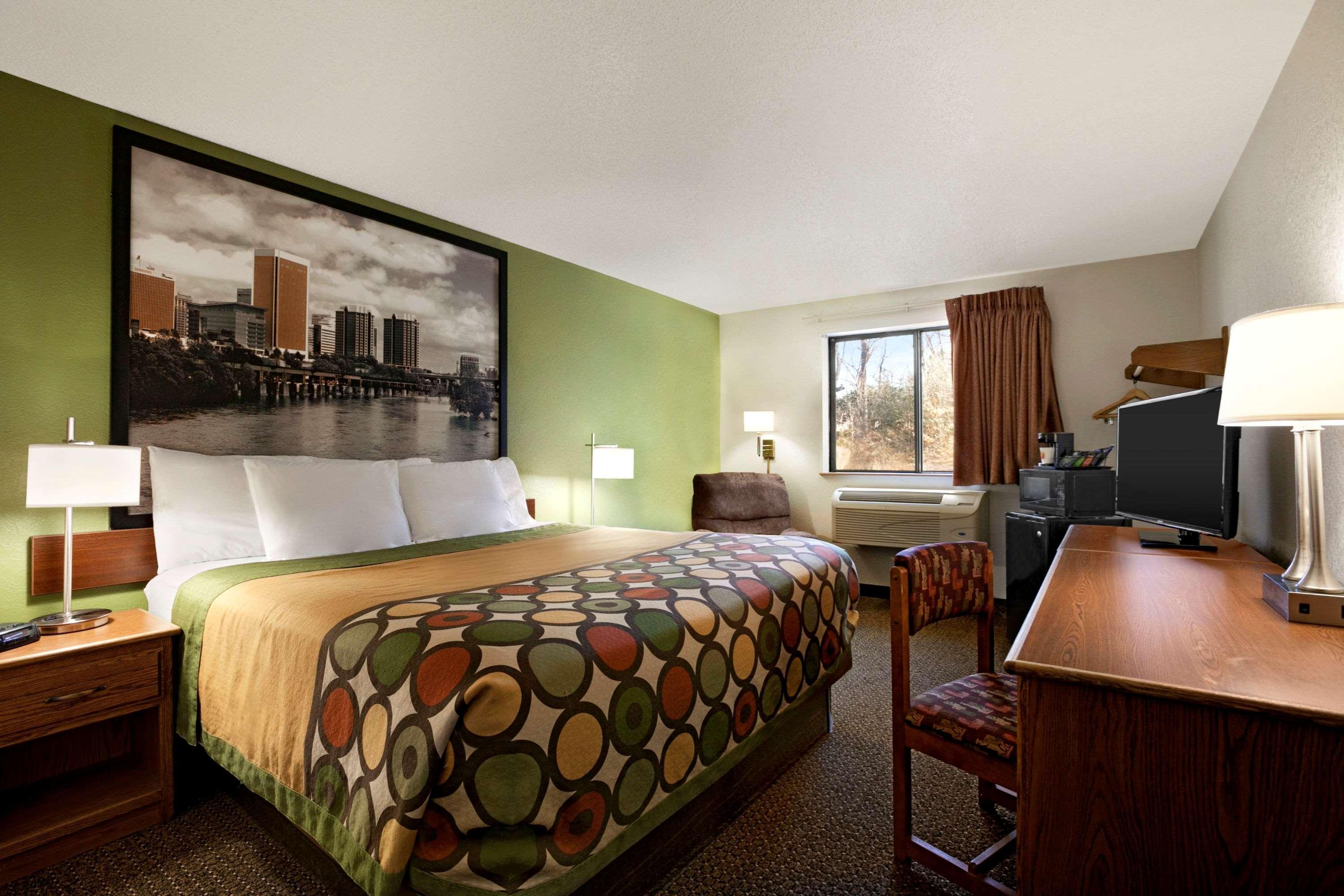 Super 8 By Wyndham Richmond/Chamberlayne Rd Hotel Екстериор снимка
