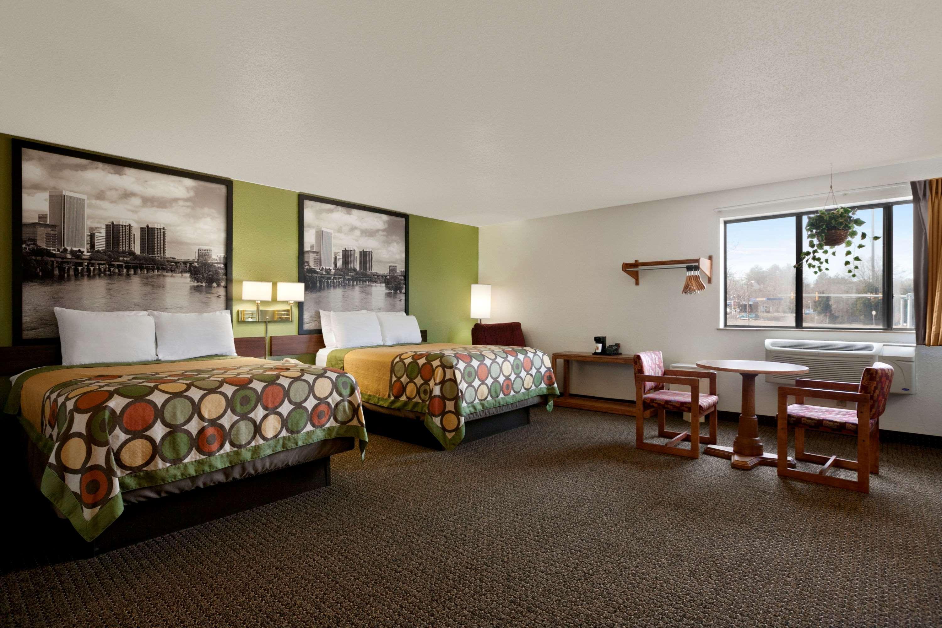 Super 8 By Wyndham Richmond/Chamberlayne Rd Hotel Екстериор снимка