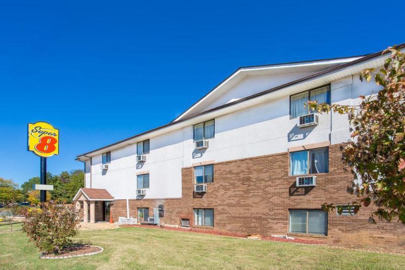Super 8 By Wyndham Richmond/Chamberlayne Rd Hotel Екстериор снимка